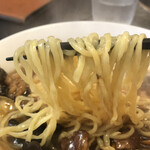 天鴻餃子房 - 麺のリフトアップ