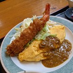 大作 - 海老フライは、衣がザックザクだし…
            オムレツにカレーソースが合いますね…