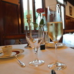 マダム・トキ - シャンパーニュと店内