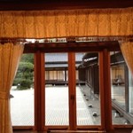 翠州亭 - 個室から庭園をのぞむ