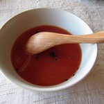 らーめんとcafe＋ベジ engawa - トマトつけめん大盛の「スープ」