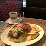 GRILL BURGER CLUB SASA - 【12月のMonthly Burger】  『グリルした野菜とチキンの   自家製マサラクリームバーガー¥1250』 『Hot Coffeeセット¥270』