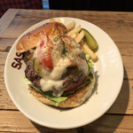 GRILL BURGER CLUB SASA - 【12月のMonthly Burger】  『グリルした野菜とチキンの   自家製マサラクリームバーガー¥1250』 『Hot Coffeeセット¥270』