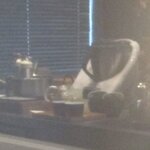 Ode - 窓に映っていた保温器？