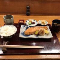 赤坂とゝや魚新 - 銀鮭塩焼き（税込み１１００円）