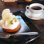 Kouetsu Baisensho - 珈琲と季節のロールケーキ