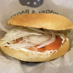 BAGEL & BAGEL 武蔵小杉東急スクエア店 - スモークサーモン＆クリームチーズ
