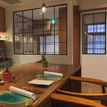 山地陽介 - 店内