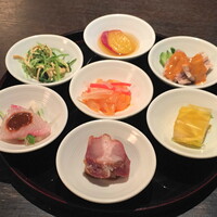 白碗竹快樓 祇園店 - 薬膳前菜　豆皿七種