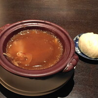 白碗竹快樓 祇園店 - ふかひれ胸びれ姿　紅焼土鍋煮