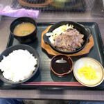 伊勢道安濃SA上り線 - 松坂肉焼肉定食、1650円。