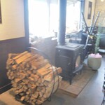 大蔵山蕎麦 ねぎぼうず - 暖炉＆薪