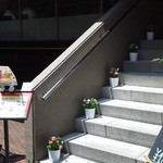 Ningyouchou Tanisaki - 201208 谷崎　階段脇の花がイイね.jpg