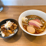 麺屋 龍壽 - 醤油ラーメン＆豚角煮丼