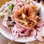 ブロンコ ビリー - 北見産赤玉ねぎとタコのシーベリードレッシング和え(フェアメニュー)
      …何度か取ったけどタコはドコ　(^ー^;？ ﾅｿﾞ