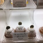 プレリアル成城 - ショーケース内のモンブラン