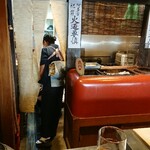 りょうりや 御旅屋 - 店内  と 女将せくすぃショット？