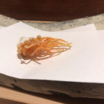 にい留 - この車海老の足を食べると「にい留」さんに戻ってこられた事とこれから別世界の天風良がスタートする事を実感します(^^)