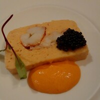 メランジェ - オマールエビのテリーヌ　赤ピーマンのソース　キャビア添え