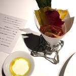 レフェルヴェソンス - 野菜クリスプのブーケと豆腐サワークリーム