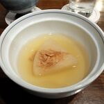 割烹 だいだい - 丸大根の干し貝柱だし