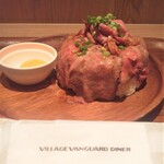 VILLAGE VANGUARD DINER - ローストビーフ丼（大）１，１９９円（税込）