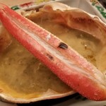 緒方 - ⑬焼き松葉蟹(鋏下3番脚)(兵庫県津居山産)、松葉蟹の蟹味噌入り甲羅焼き酒(兵庫県津居山産)
      最後は蟹味噌酒をタレにして焼き松葉蟹を楽しみます。