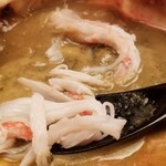 緒方 - ⑬焼き松葉蟹(鋏下3番脚)(兵庫県津居山産)、松葉蟹の蟹味噌入り甲羅焼き酒(兵庫県津居山産)
      スプーンで混ぜ混ぜしつつ、焼き松葉蟹に蟹味噌酒を絡めて頂きつつ、蟹フルコースの余韻に浸ります。