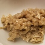 緒方 - ⑮松葉蟹の蟹味噌(兵庫県津居山産)ご飯
      蟹フルコースの〆といえば蟹味噌ご飯！
      コクが深くて少しの苦み、ご飯の甘さ。
      ほんの一品の分量ですが、もの足りなさを感じるくらいが一番美味しい♪