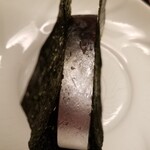 緒方 - ⑯海苔巻き鯖寿司(産地聞き忘れ)
      産卵期は春～初夏、旬は秋～冬
      旬に入った鯖はサシが入り軟らかくも弾力があり、美味しい♪