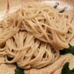 緒方 - ⑰十割蕎麦(蕎麦粉:岡山県蒜山産)
      極細な十割蕎麦は柔らかくもコシもあり、喉越しも爽快。香りも良いですね♪
      醤油ベースのつゆで頂きました。
