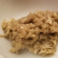 緒方 - ⑮松葉蟹の蟹味噌(兵庫県津居山産)ご飯
                      蟹フルコースの〆といえば蟹味噌ご飯！
                      コクが深くて少しの苦み、ご飯の甘さ。
                      ほんの一品の分量ですが、もの足りなさを感じるくらいが一番美味しい♪