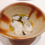 鮨の間 - 生牡蠣のオリーブオイル和え