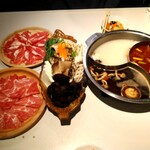 横浜中華街 薬膳火鍋 大草原 - 