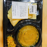 ラニマハル - 料理写真:チキンカレー&チーズナン