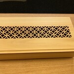 割烹 山の湖 - 蓋を取ると→