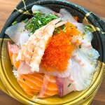 Uoya Kyu Maru Go - テイクアウト海鮮丼800円 卵の下にもお魚いっぱい‼︎