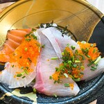 Uoya Kyu Maru Go - テイクアウト海鮮丼800円 一切れが大きい‼︎