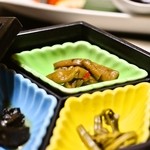 白船荘 新宅旅館 - 先付　三点玉手箱（香茸、蕨、ずいき）