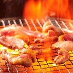 Miyazakijidori Yakitori Shimayoshi - 客席でご自分で焼いて頂ける焼肉屋スタイルの焼鳥屋です。