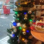 ドトールコーヒーショップ - クリスマスツリーが