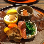 割烹 清風 - 八寸：左上から白子、牡蠣、ほうれん草のお浸し、生ハム、レバーペースト、ピーマンの酢漬け