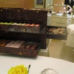 銀座 レカン - プティフールのワゴン