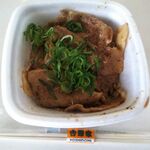 吉野家 - 料理写真:黒ダレ焦がし豚丼(ご飯少なめで注文)