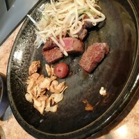 六角堂 - ガーリックチップ、もやし、ヒレステーキ、梅干し