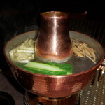 瀬里奈 - しゃぶしゃぶのスープで野菜を調理している様子・その１です。