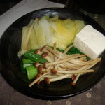 瀬里奈 - しゃぶしゃぶのスープで調理した豆腐、山えのき、えどな、白菜です。