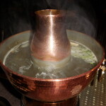 瀬里奈 - しゃぶしゃぶのスープで野菜を調理している様子・その２です。