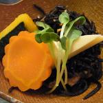 神港 - 【￥2500のお値打ちコース】「ひじきと野菜の煮物」：薄味仕立てで、ひじきが香る♪