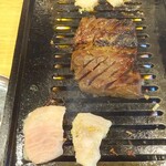 Yakiniku Horumon Sankyuu - 塊り焼！大判厚切りハラミ(焼き)